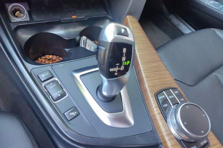 Used BMW 3 Series GT 2013 320i Sport Design Package Gear Lever