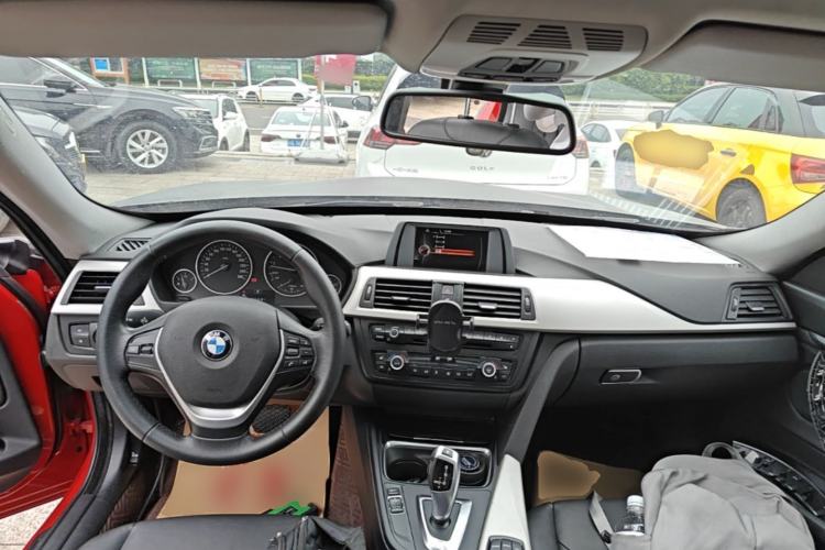 Used BMW 3 Series GT 2013 320i Leading Model Center Console