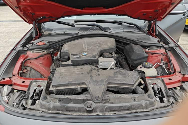 Used BMW 3 Series GT 2013 320i Leading Model Engine Bay