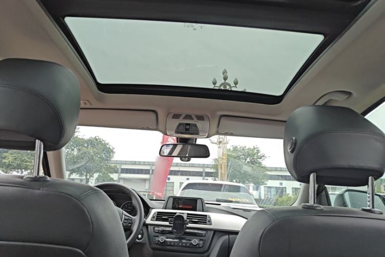 Used BMW 3 Series GT 2013 320i Leading Model Headliner