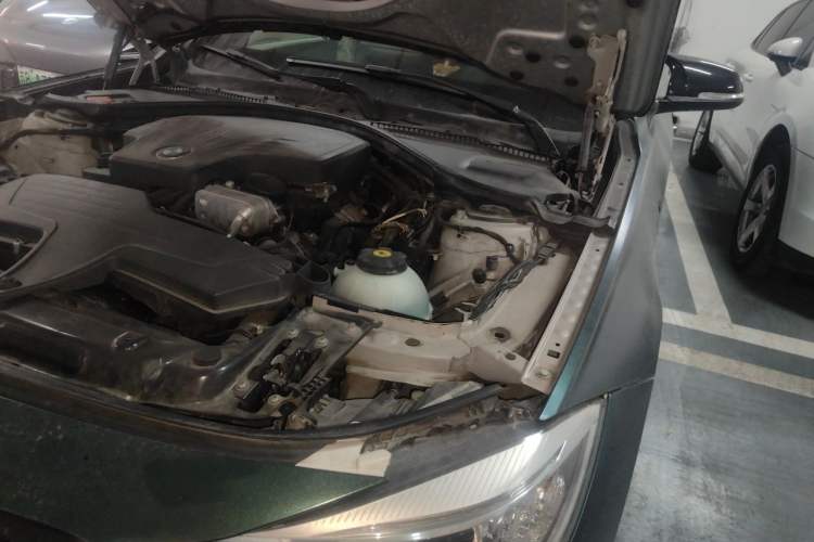 Used BMW 3 Series GT 2013 320i Sport Design Package Engine Bay Left