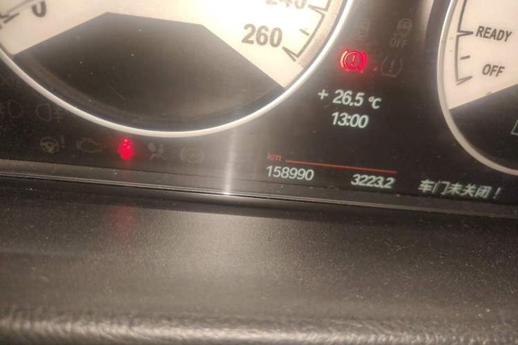 Used BMW 3 Series GT 2013 320i Sport Design Package Odometer Close Up