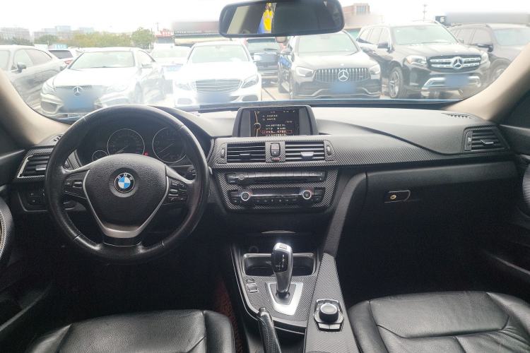 Used BMW 3 Series GT 2013 320i Leading Model Center Console