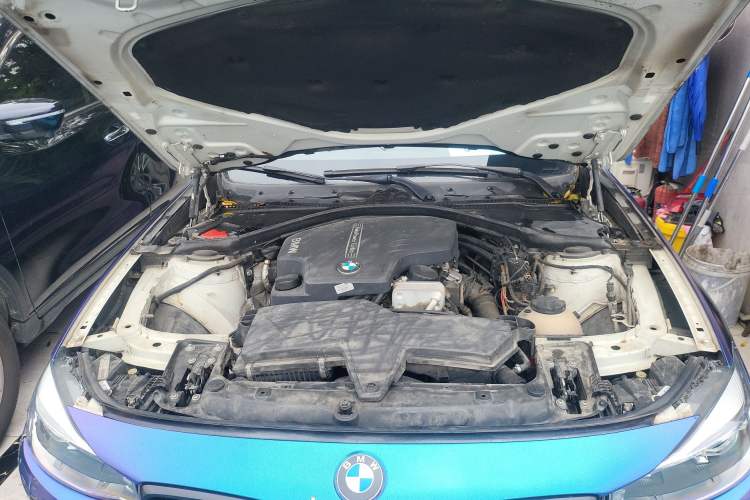 Used BMW 3 Series GT 2013 320i Leading Model Engine Bay
