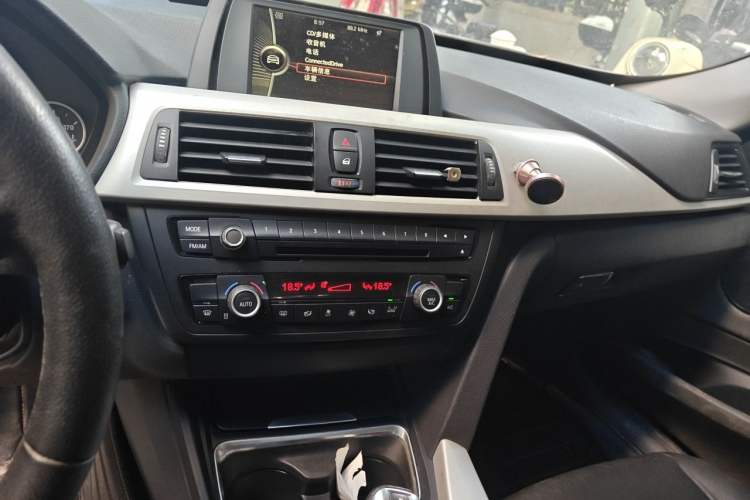 Used BMW 3 Series GT 2013 320i Leading Model Audio And AC Panel