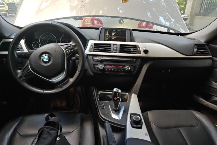 Used BMW 3 Series GT 2013 320i Leading Model Center Console