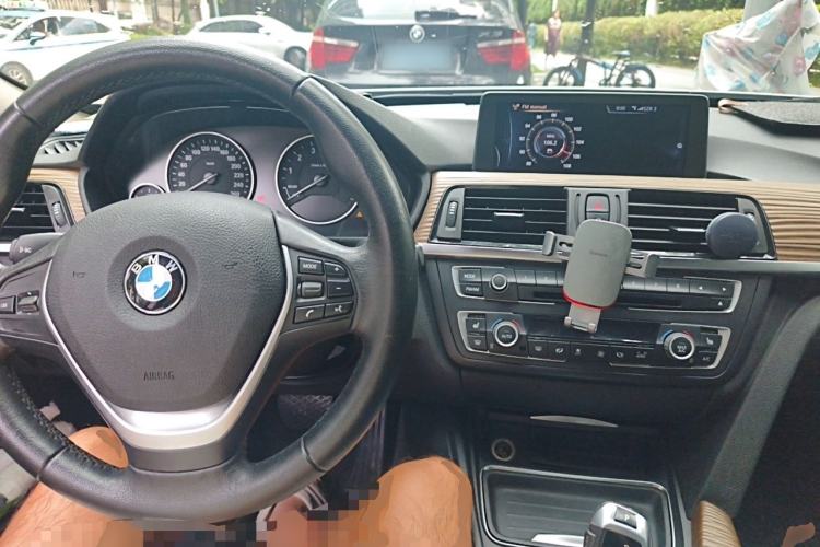 Used BMW 3 Series GT 2013 320i Sport Design Package Center Console