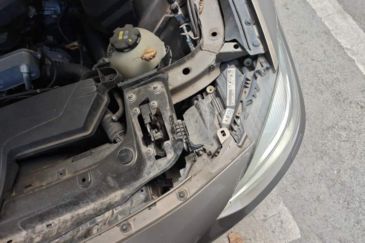 Used BMW 3 Series GT 2013 320i Leading Model Engine Bay Left