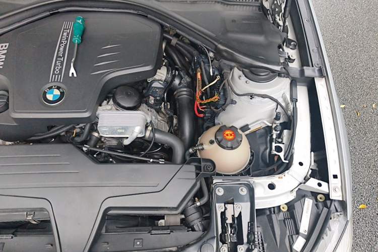 Used BMW 3 Series GT 2013 320i Sport Design Package Engine Bay Left