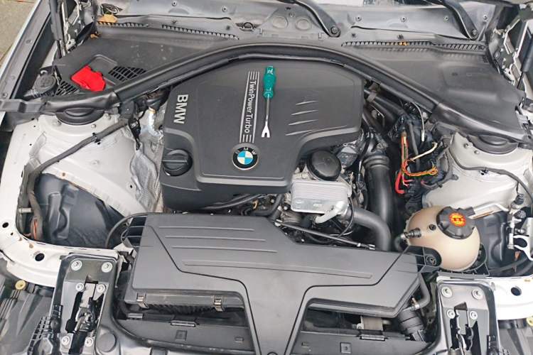 Used BMW 3 Series GT 2013 320i Sport Design Package Engine Bay