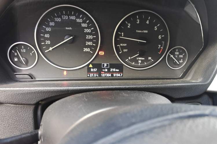 Used BMW 3 Series GT 2013 320i Leading Model Odometer Close Up