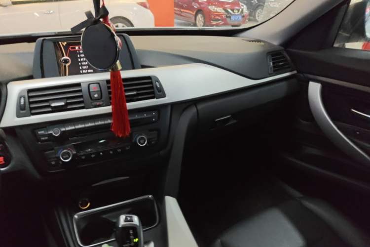 Used BMW 3 Series GT 2013 320i Leading Model Audio And AC Panel