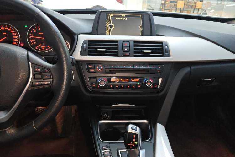 Used BMW 3 Series GT 2013 320i Leading Model Audio And AC Panel