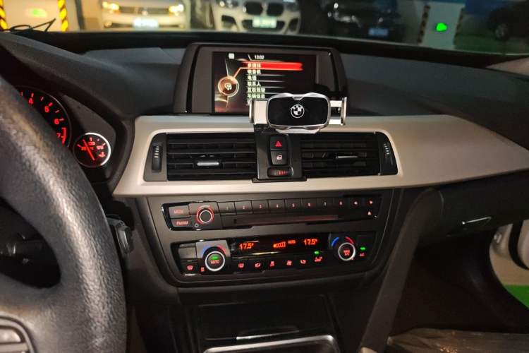 Used BMW 3 Series GT 2013 320i Leading Model Audio And AC Panel