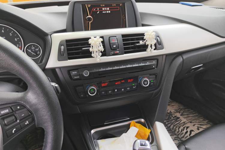 Used BMW 3 Series GT 2013 320i Leading Model Audio And AC Panel