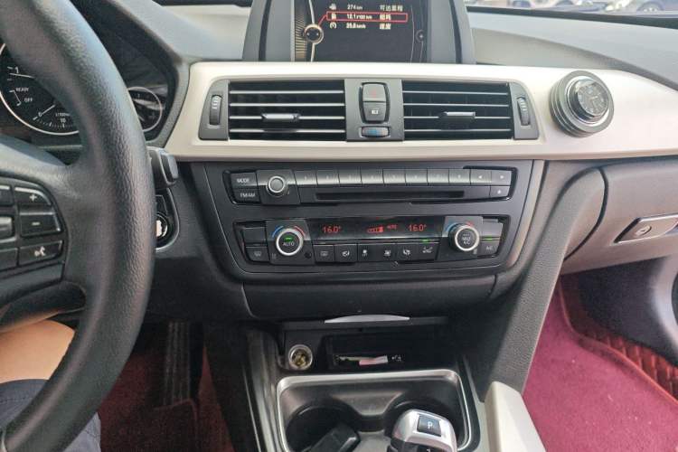 Used BMW 3 Series GT 2013 320i Leading Model Audio And AC Panel
