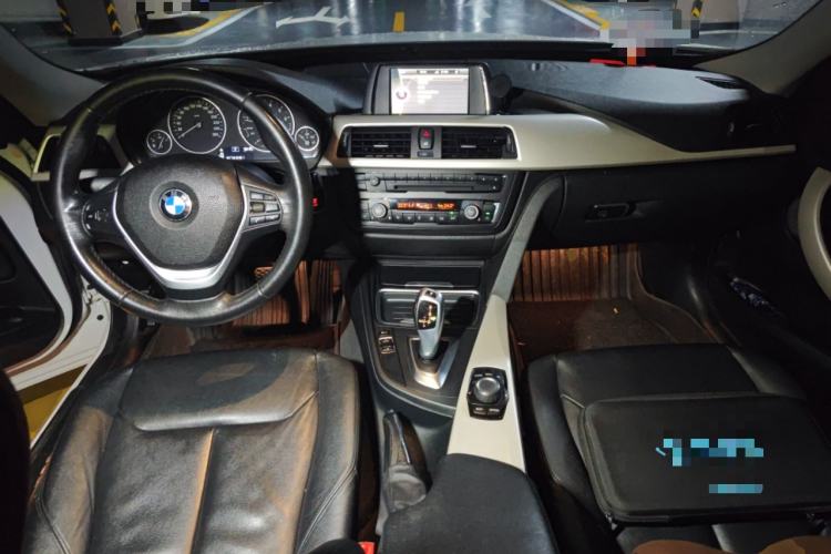 Used BMW 3 Series GT 2013 320i Leading Model Center Console