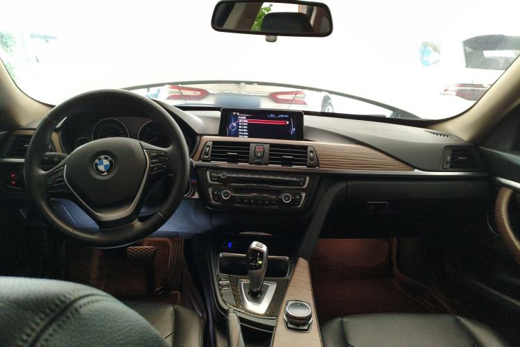Used BMW 3 Series GT 2013 320i Sport Design Package Center Console
