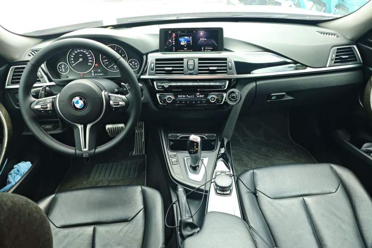 Used BMW 3 Series GT 2013 320i Leading Model Center Console