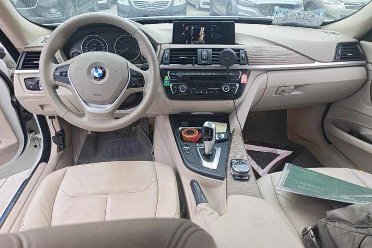 Used BMW 3 Series GT 2013 320i Sport Design Package Center Console