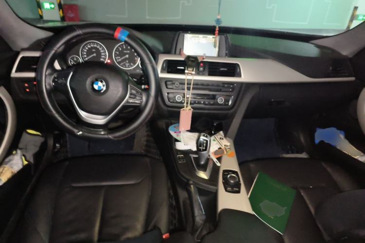Used BMW 3 Series GT 2013 320i Leading Model Center Console