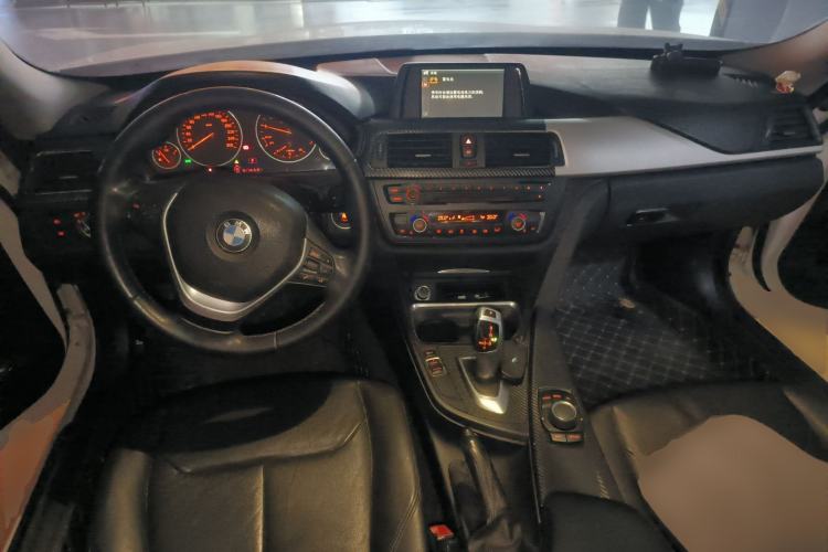 Used BMW 3 Series GT 2013 320i Leading Model Center Console