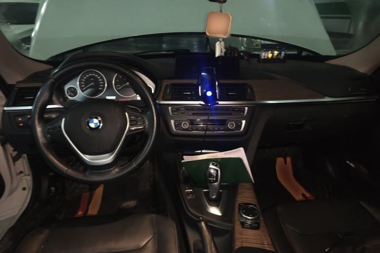 Used BMW 3 Series GT 2013 320i Sport Design Package Center Console