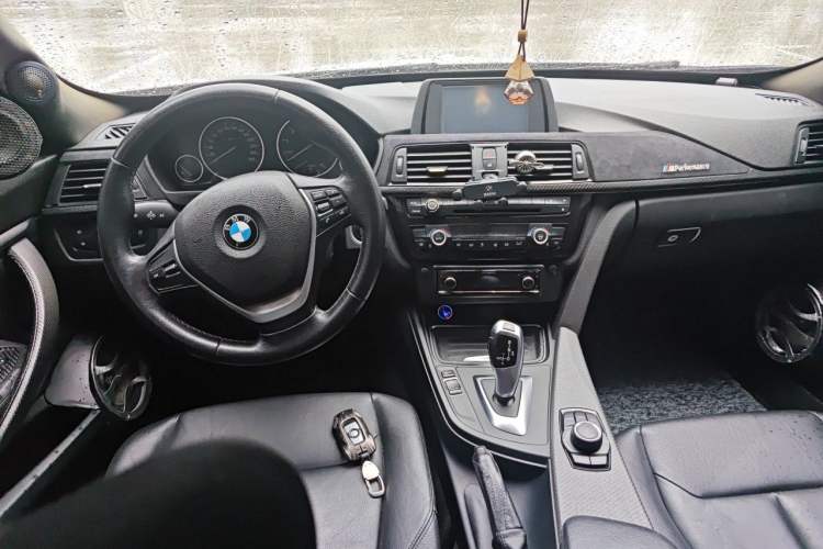 Used BMW 3 Series GT 2013 320i Leading Model Center Console