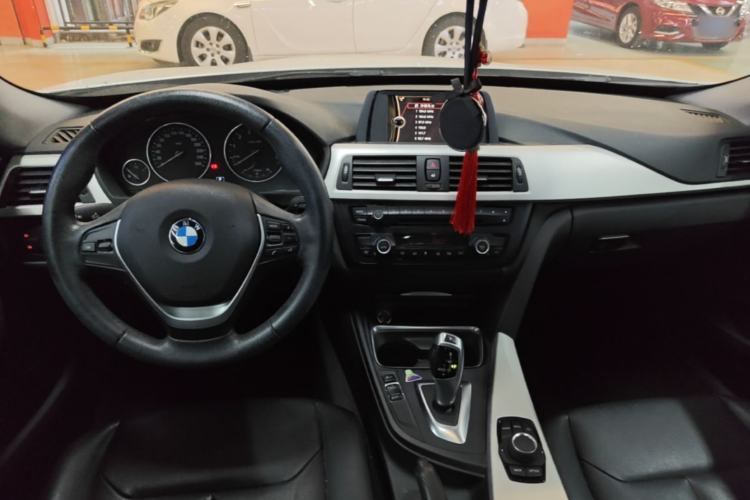 Used BMW 3 Series GT 2013 320i Leading Model Center Console