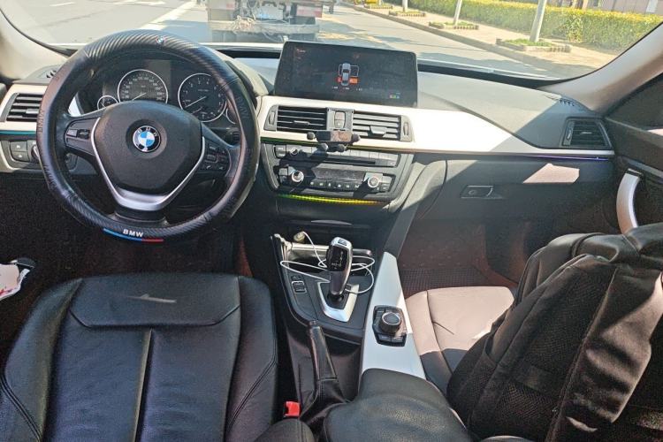 Used BMW 3 Series GT 2013 320i Leading Model Center Console