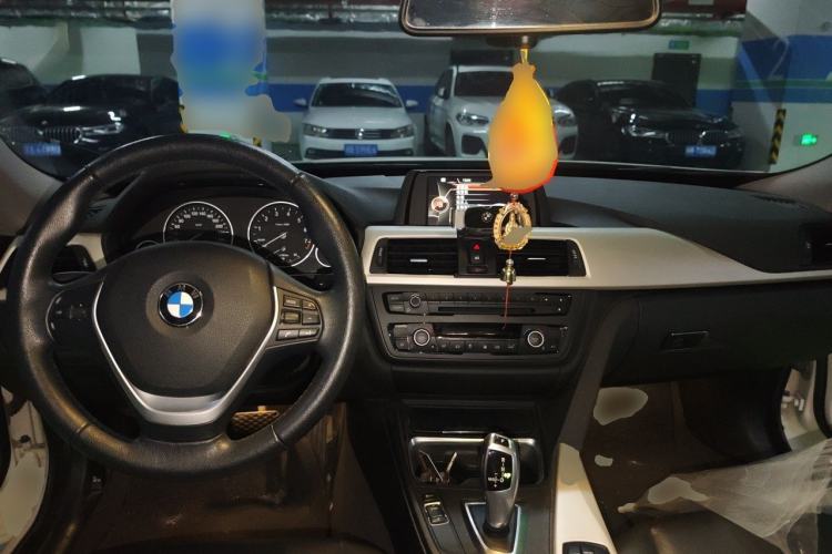 Used BMW 3 Series GT 2013 320i Leading Model Center Console