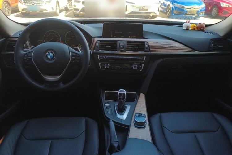 Used BMW 3 Series GT 2013 328i Sport Design Package Center Console
