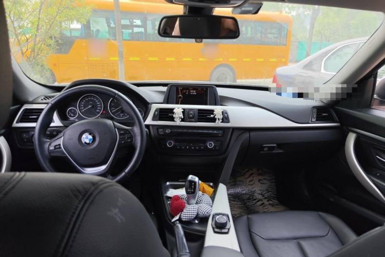Used BMW 3 Series GT 2013 320i Leading Model Center Console