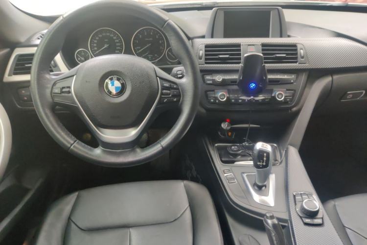 Used BMW 3 Series GT 2013 320i Leading Model Center Console