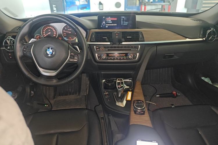Used BMW 3 Series GT 2013 328i Sport Design Package Center Console
