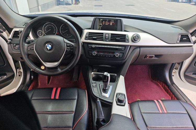 Used BMW 3 Series GT 2013 320i Leading Model Center Console