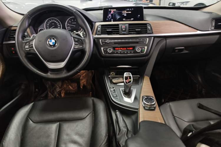 Used BMW 3 Series GT 2013 328i Sport Design Package Center Console
