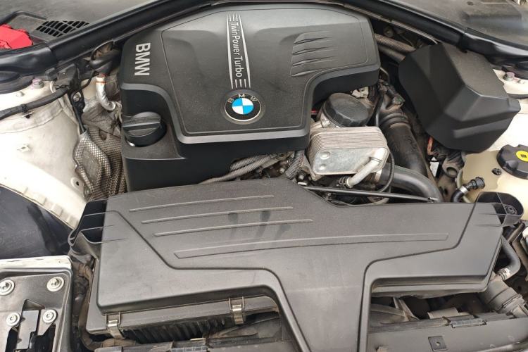 Used BMW 3 Series GT 2013 320i Leading Model Engine Bay