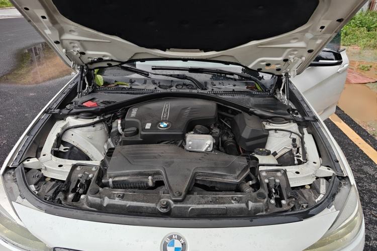 Used BMW 3 Series GT 2013 320i Leading Model Engine Bay