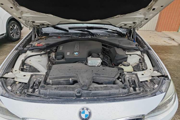 Used BMW 3 Series GT 2013 320i Leading Model Engine Bay
