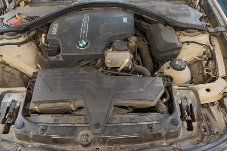 Used BMW 3 Series GT 2013 320i Leading Model Engine Bay