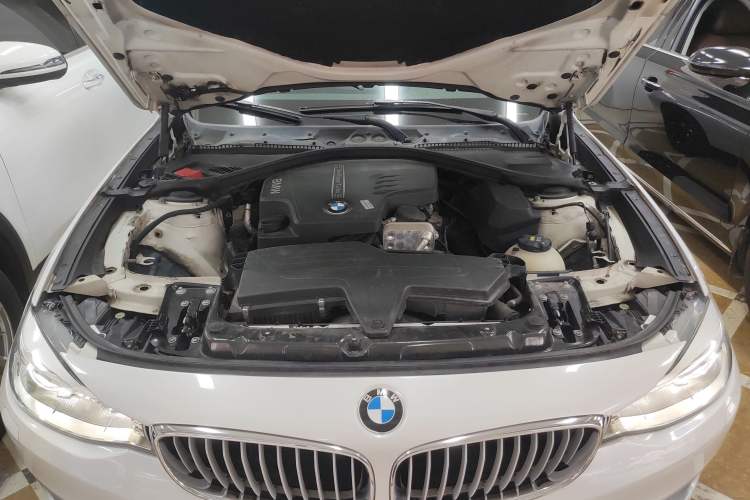 Used BMW 3 Series GT 2013 320i Sport Design Package Engine Bay