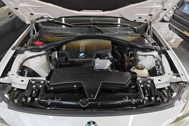 Used BMW 3 Series GT 2013 320i Leading Model Engine Bay