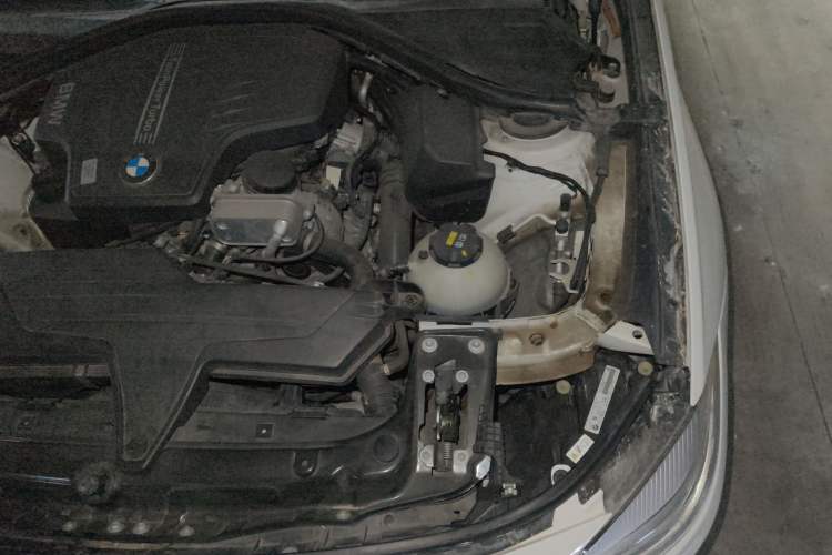 Used BMW 3 Series GT 2013 320i Sport Design Package Engine Bay Left