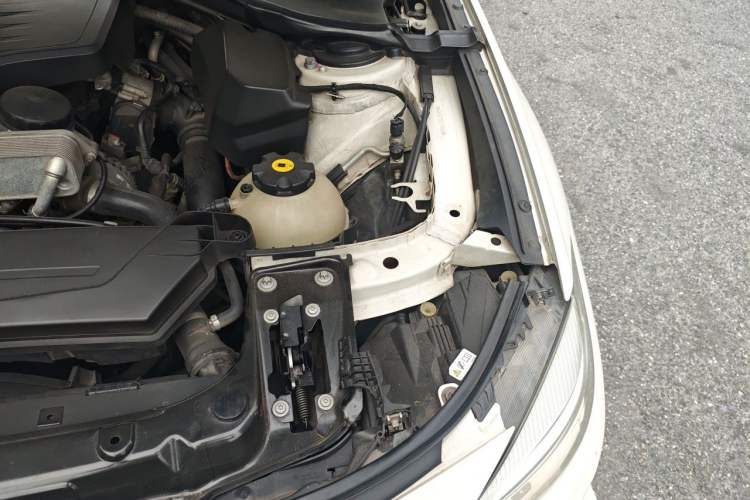 Used BMW 3 Series GT 2013 320i Leading Model Engine Bay Left