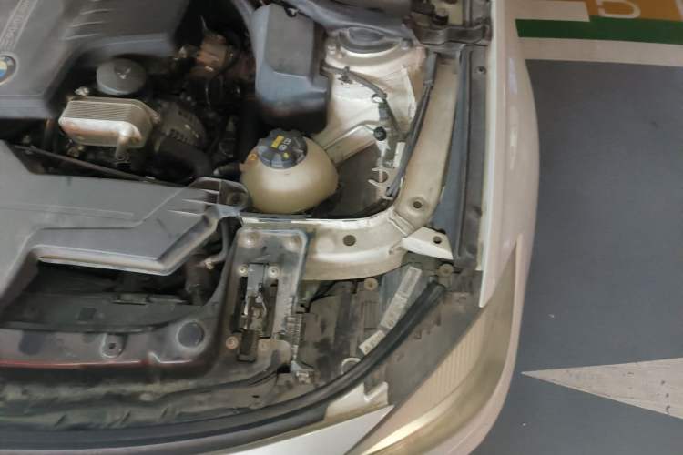 Used BMW 3 Series GT 2013 320i Leading Model Engine Bay Left