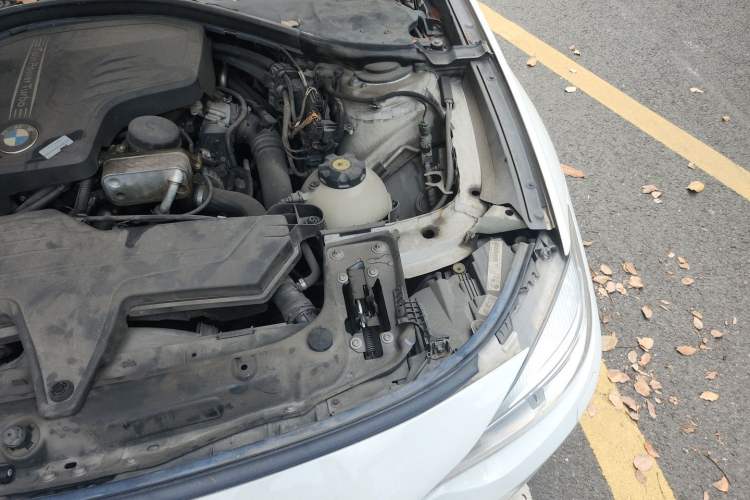Used BMW 3 Series GT 2013 320i Sport Design Package Engine Bay Left