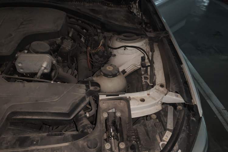 Used BMW 3 Series GT 2013 320i Sport Design Package Engine Bay Left