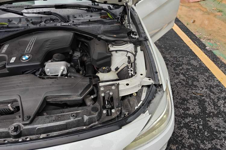 Used BMW 3 Series GT 2013 320i Leading Model Engine Bay Left