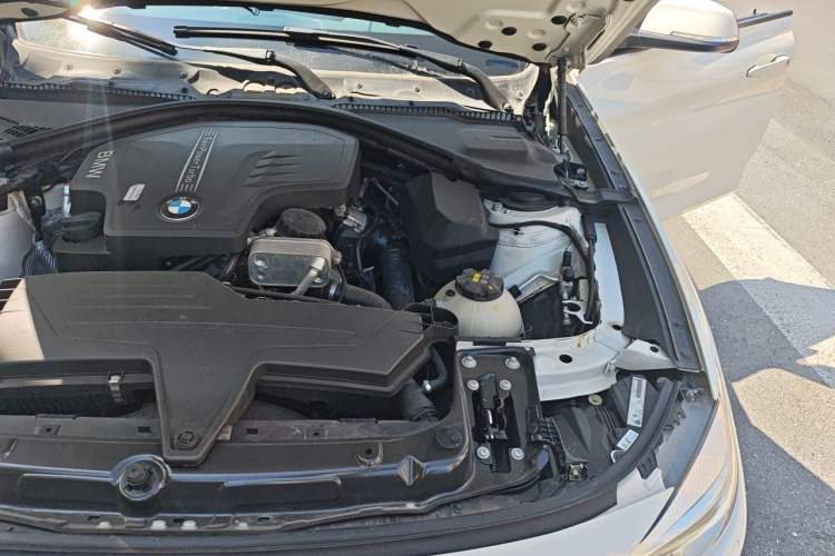 Used BMW 3 Series GT 2013 320i Leading Model Engine Bay Left